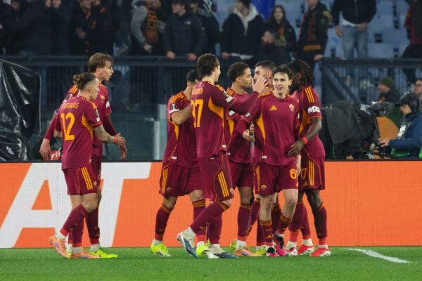 Roma Stuttgart hopes of last 16 spot takes blow in defeat to Roma