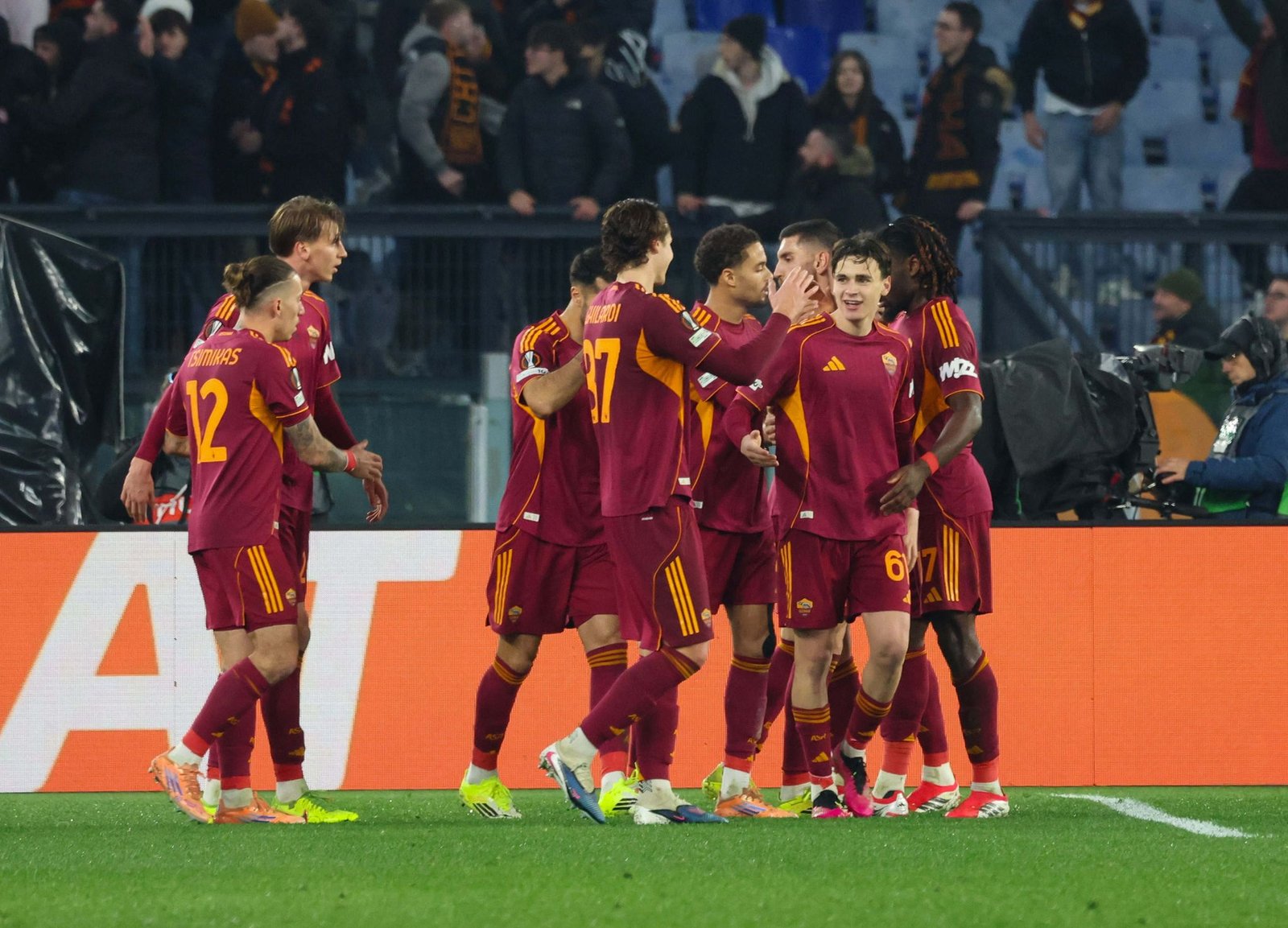 Roma Stuttgart hopes of last 16 spot takes blow in defeat to Roma