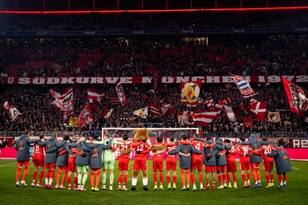 bayern munich Bayern hit 8 past Wolfsburg, Gladbach 4 against Augsburg