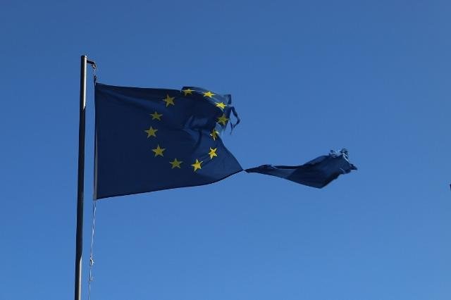 eu flag EU arms its next CO2 weapon