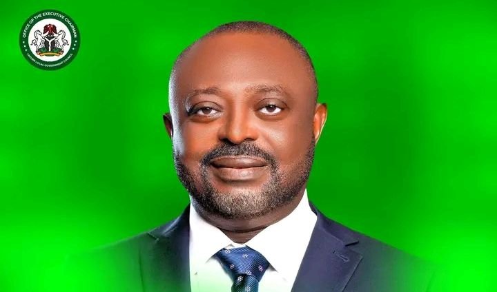 yibala inyang 2 Yakurr Chairman delivers ₦10m, bags of rice to 13 council wards