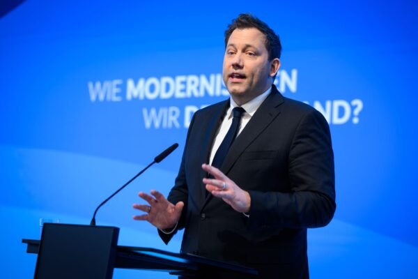 Lars Klingbeil Germans must work more and for longer - Minister