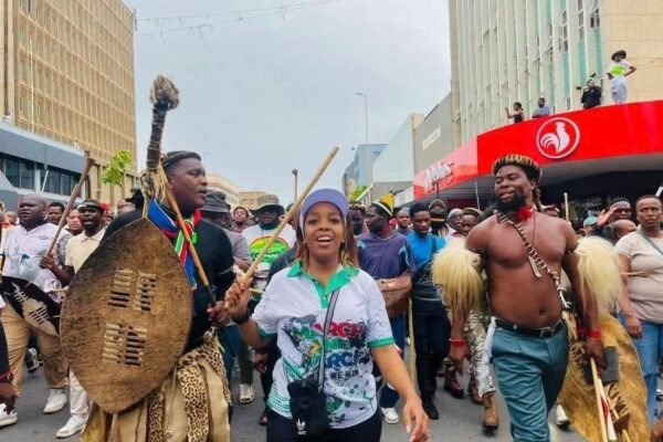 New London Nigerian Protest Violent protest erupts in East London over coronation of Nigerian ‘Igbo King’