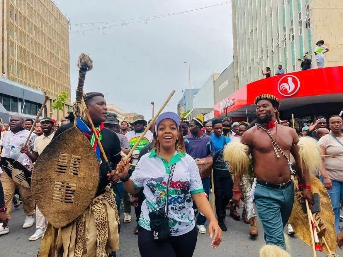 New London Nigerian Protest Violent protest erupts in East London over coronation of Nigerian ‘Igbo King’