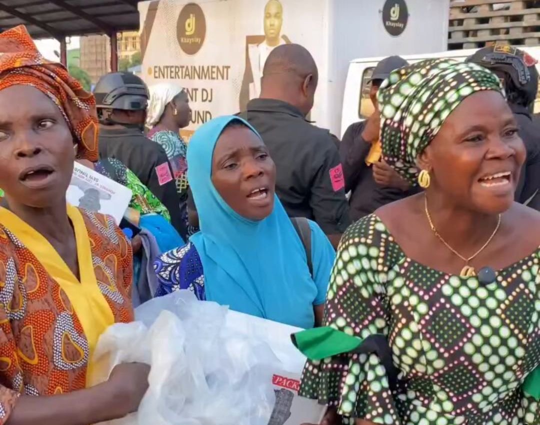 Nigerian women Women pray for Tinubu's 2027 re-election after receiving food from his son