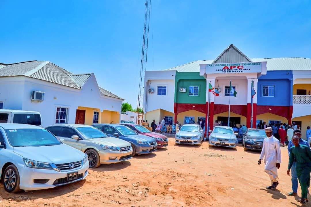 Yobe APC Chairmen vehicles Governor distributes 17 new vehicles to newly elected APC chapter chairmen