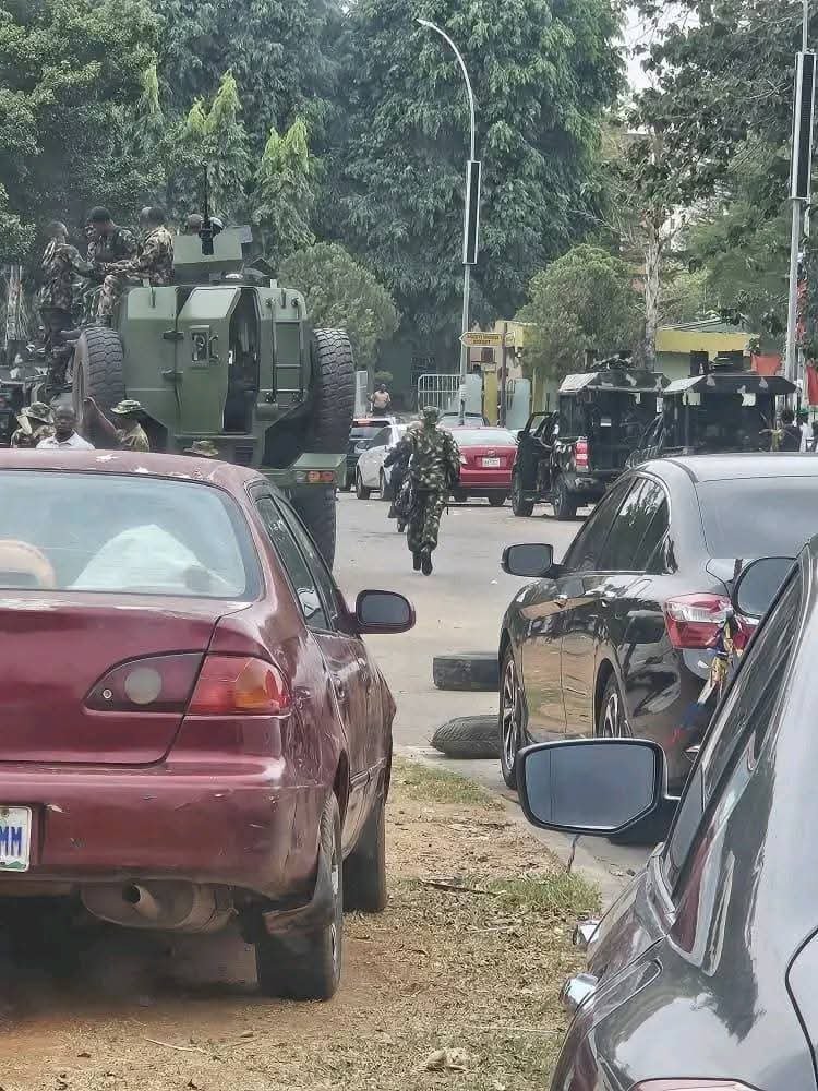 Soldiers at INEC Soldiers and armoured vehicles deployed at INEC, while Jos to get 5,000 security cameras to tackle insecurity — Tinubu