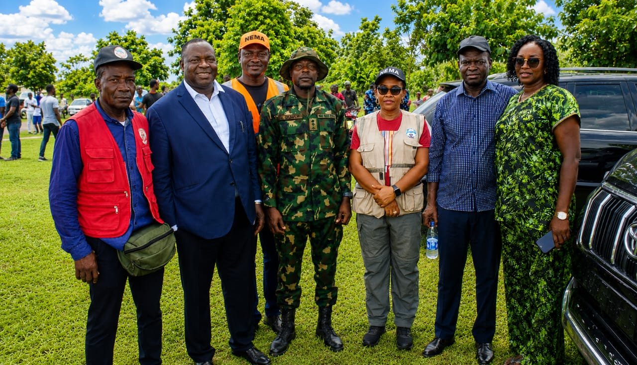 IMG 20260512 WA0006 Agbokim, Karaboat Fire Victims Receive NEMA Relief