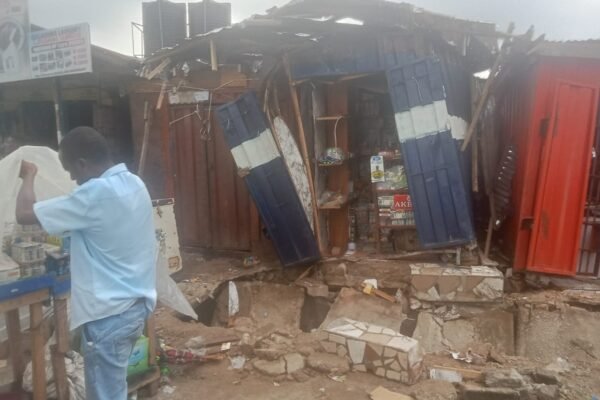 Trailer Crash Destroys Goods Worth Millions in Calabar Trailer Destroys Shops with Goods Worth N10m in Calabar