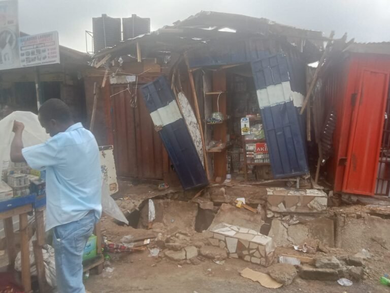 Trailer Crash Destroys Goods Worth Millions in Calabar Trailer Destroys Shops with Goods Worth N10m in Calabar
