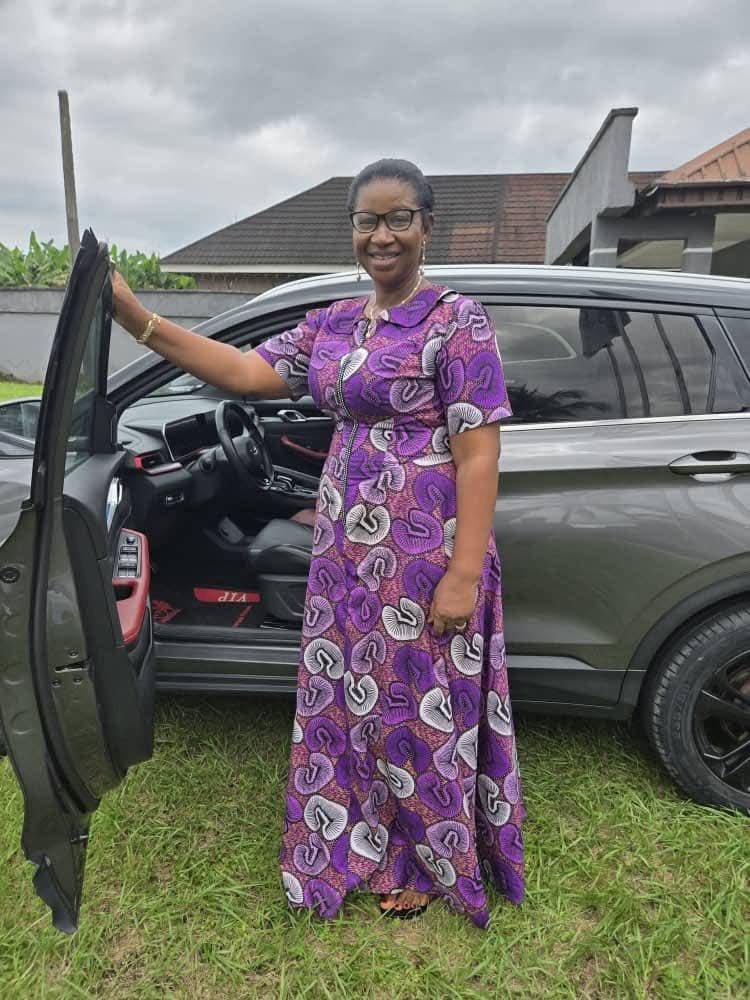 Gov Otu presents official vehicle to Bekwarra Vice Chairman