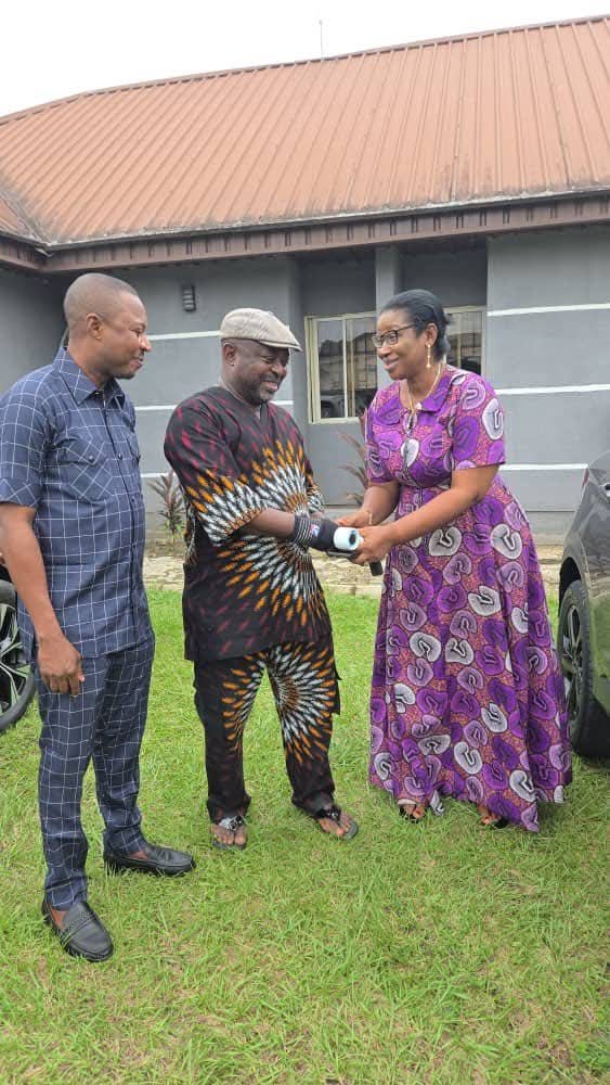 FB IMG 1781813232132 Gov Otu presents official vehicle to Bekwarra Vice Chairman
