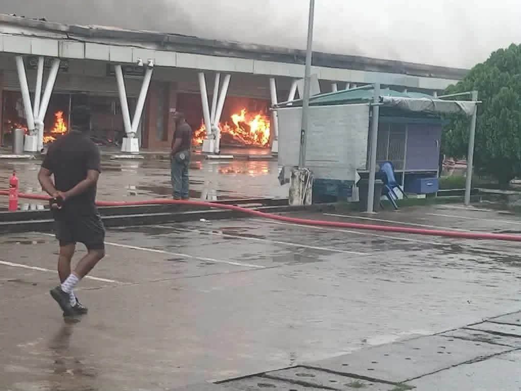 FB IMG 1787399754694 Fire razes SPAR Calabar Mall, destroys shops, goods
