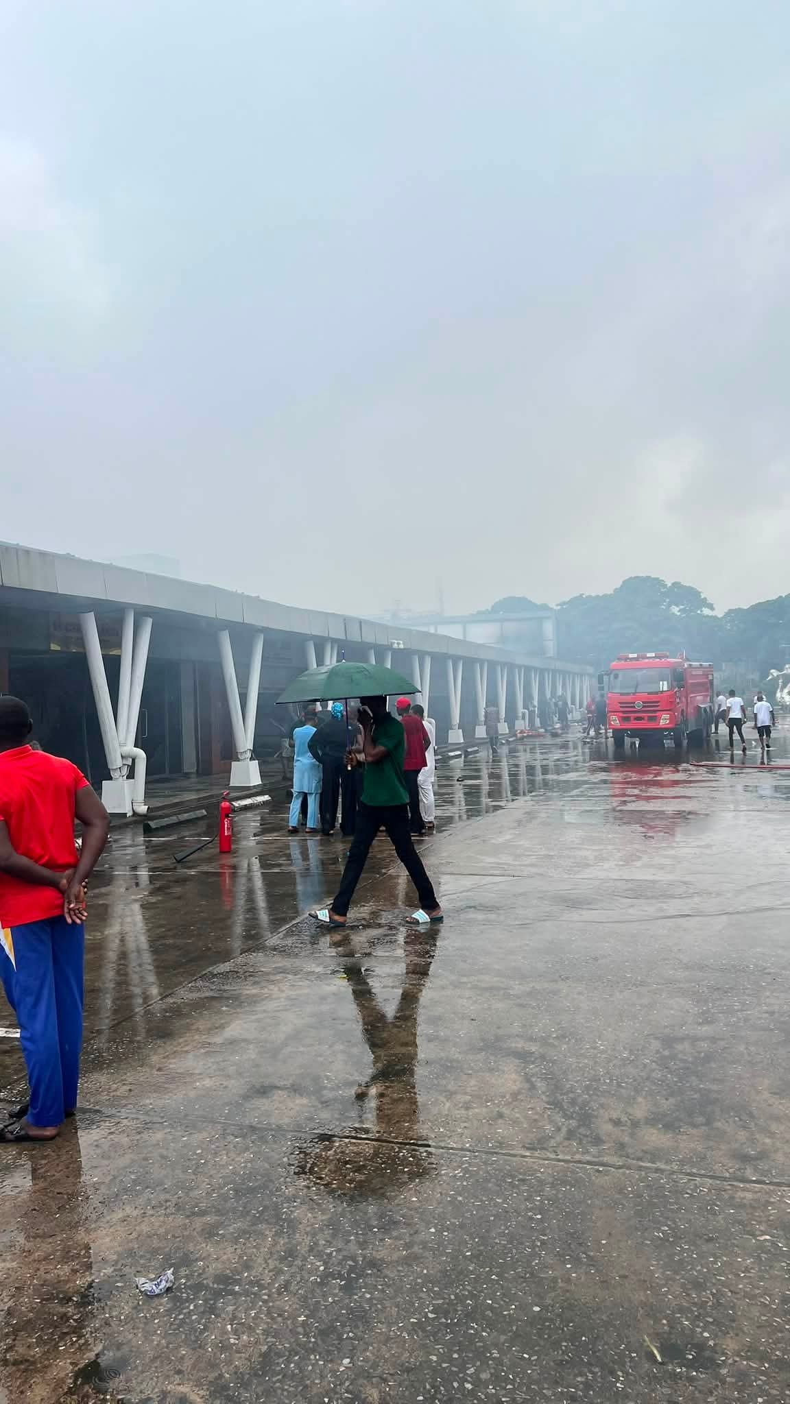 FB IMG 1787399762851 Fire razes SPAR Calabar Mall, destroys shops, goods