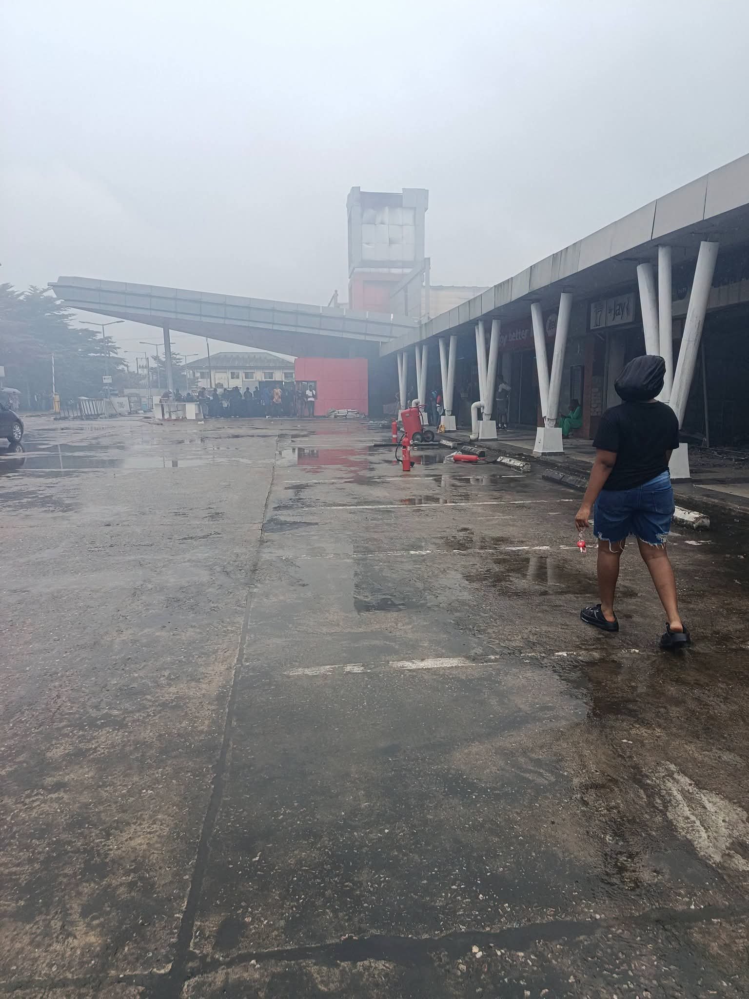 FB IMG 1787413376998 Fire razes SPAR Calabar Mall, destroys shops, goods