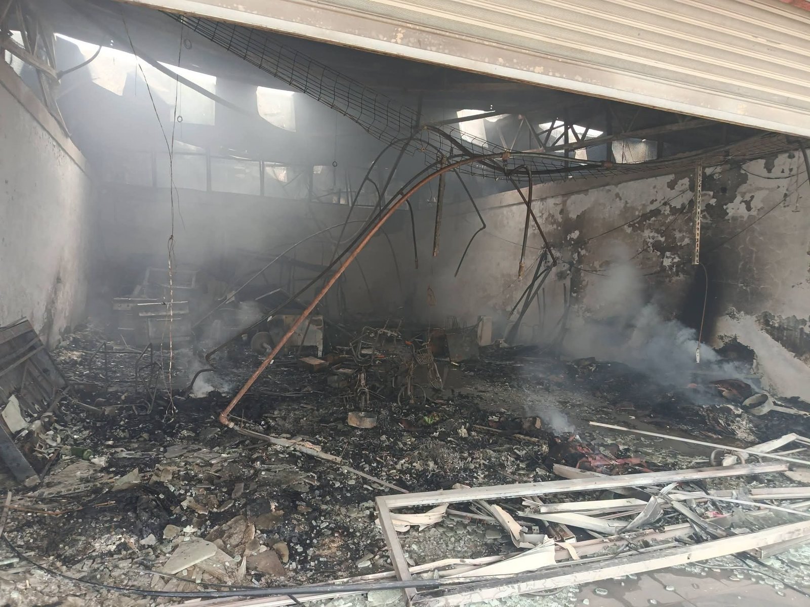 FB IMG 1787413380574 Fire razes SPAR Calabar Mall, destroys shops, goods