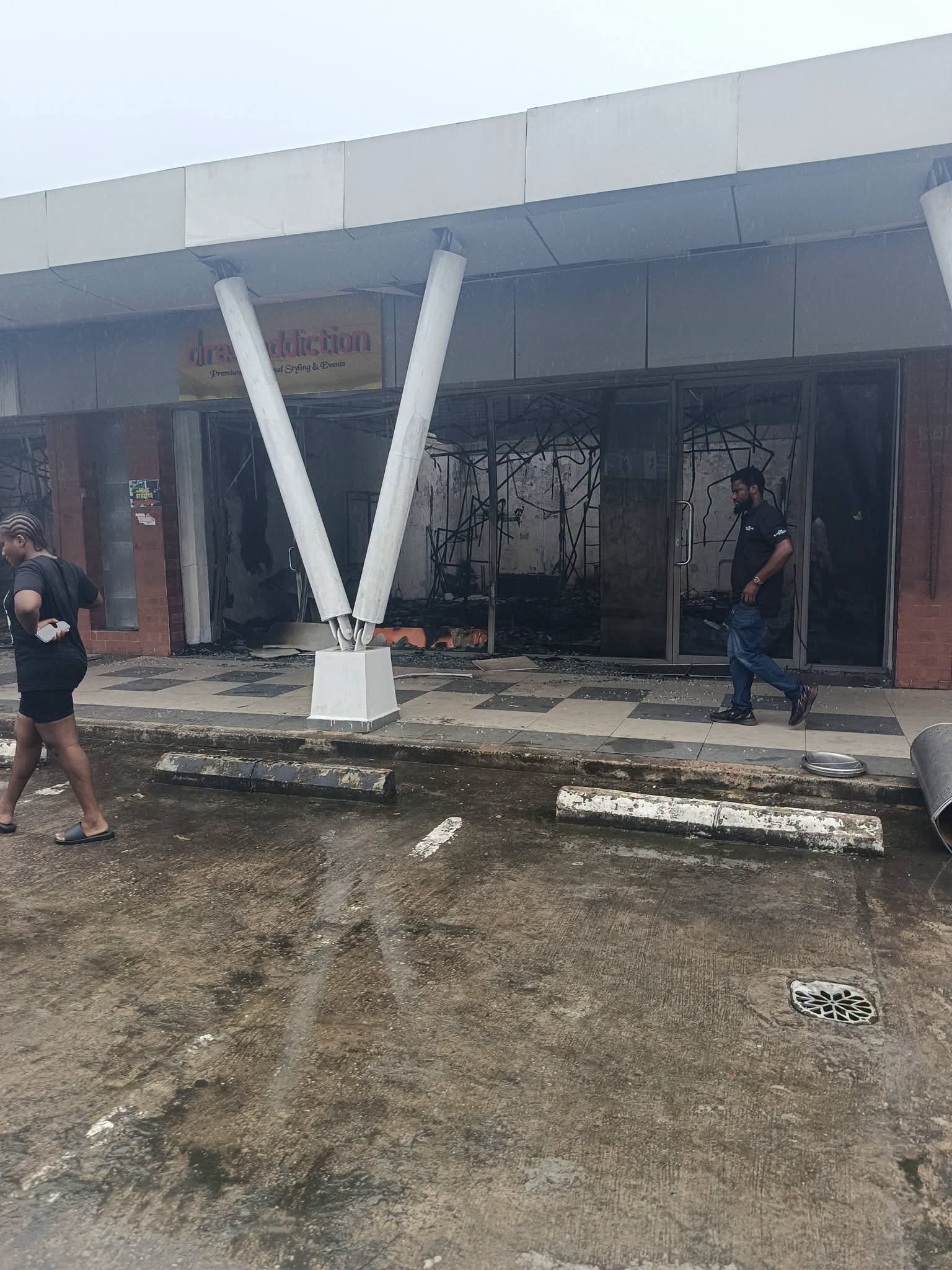 FB IMG 1787413388104 Fire razes SPAR Calabar Mall, destroys shops, goods