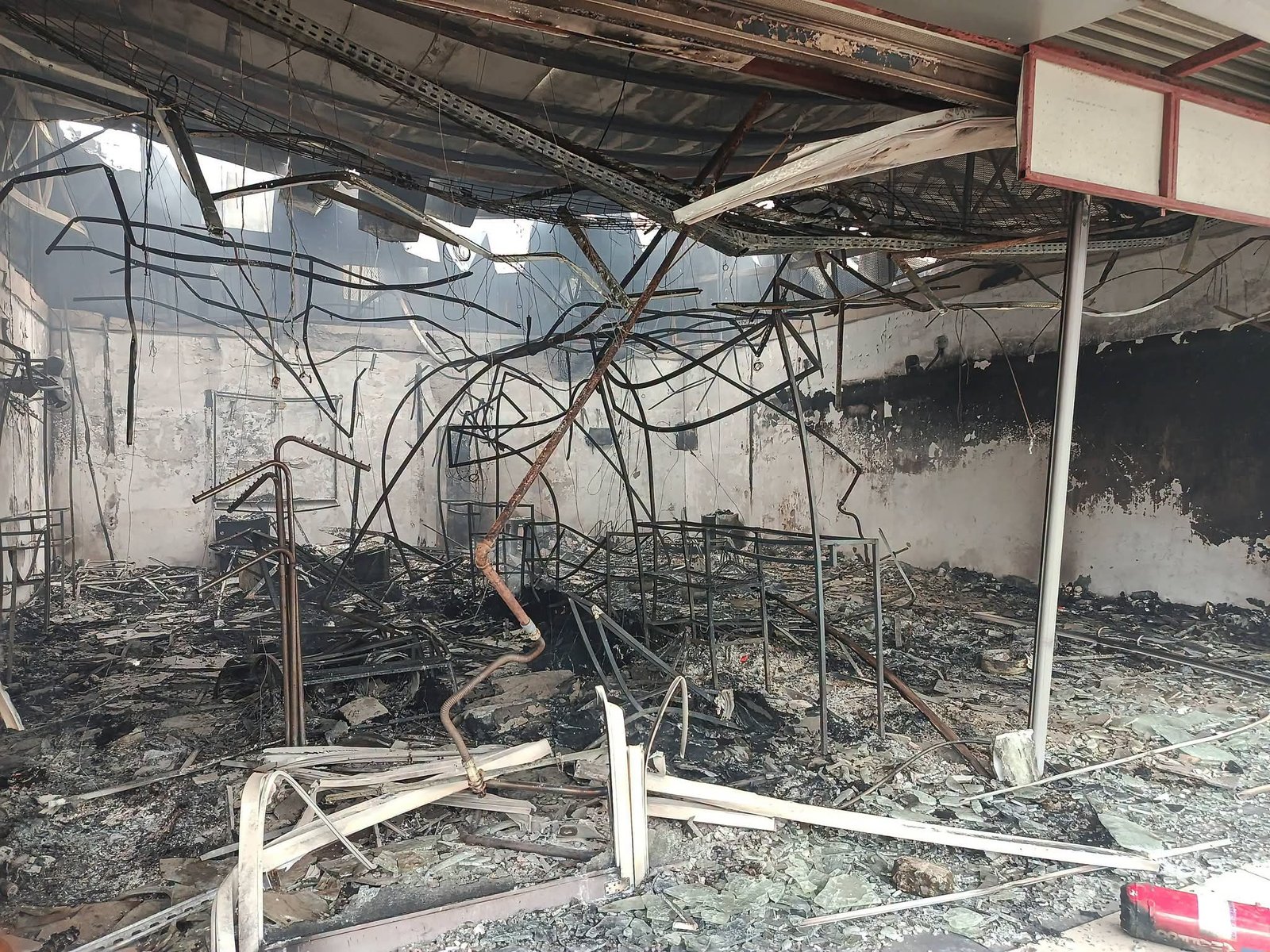 FB IMG 1787413390468 Fire razes SPAR Calabar Mall, destroys shops, goods