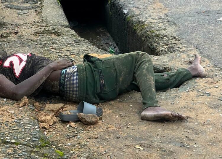 Mob kills 2 men for allegedly stealing phone in Calabar