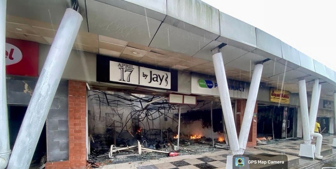spar calabar mall fire Fire razes SPAR Calabar Mall, destroys shops, goods